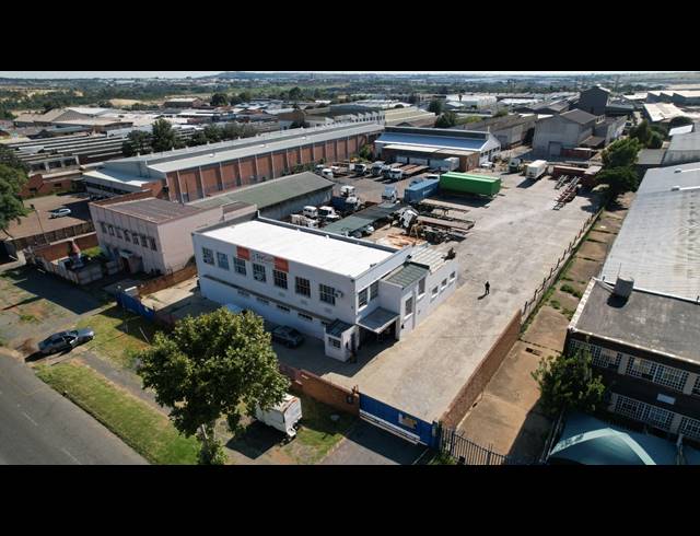 1,786M² FACTORY TO LET IN STEELEDALE